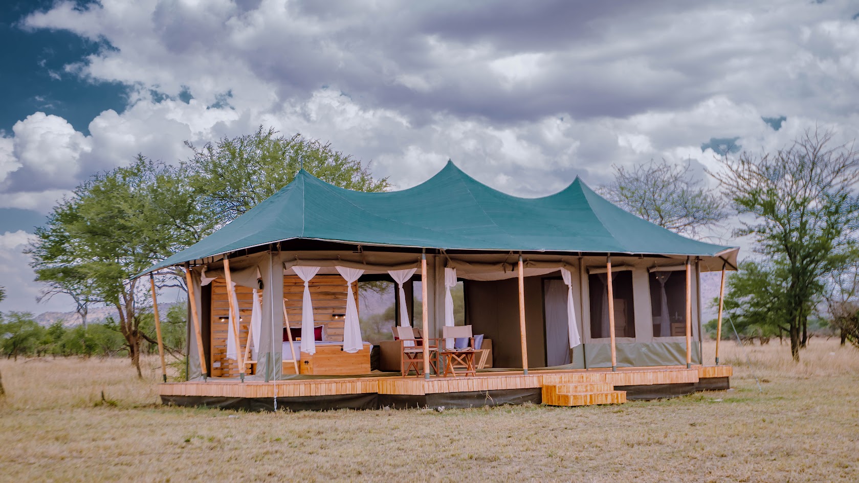Luxury tented camp in Serengeti